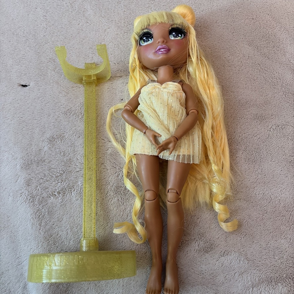Rainbow High Series 1 Sunny Madison Yellow Fashion Doll w/Stand